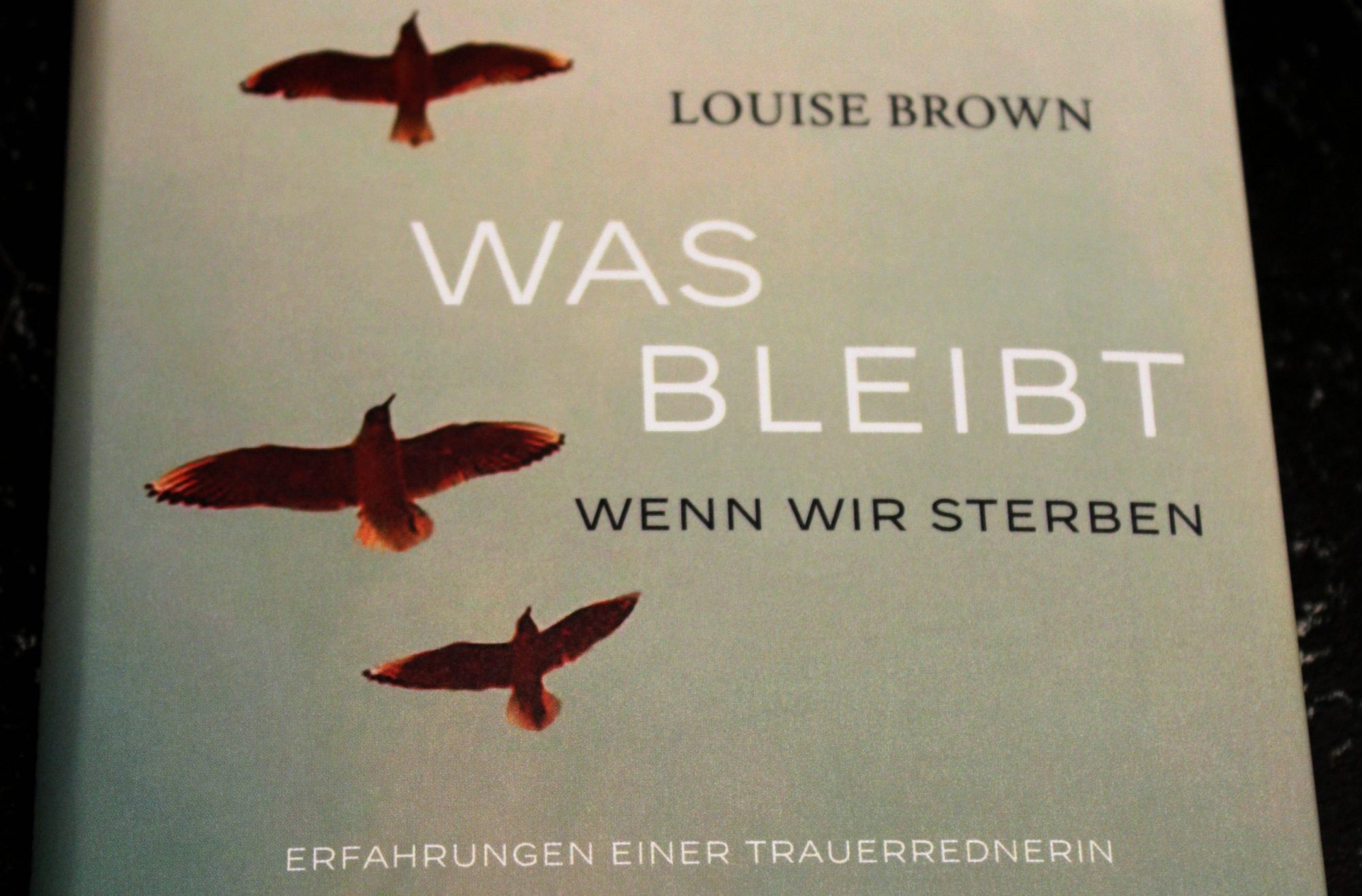 Buchlesung: „WAS BLEIBT, WENN WIR STERBEN“