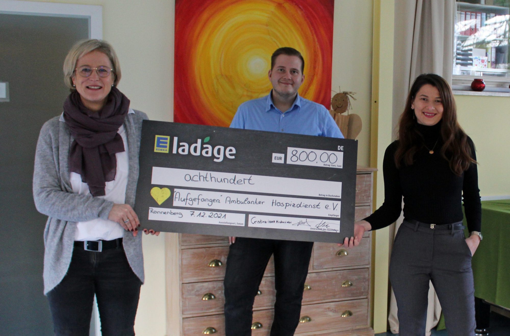 Spendenübergabe von Edeka-Ladage-Ronnenberg